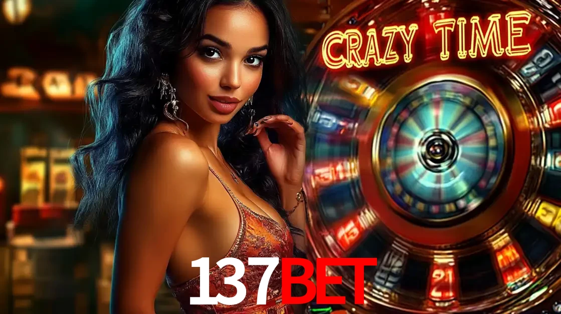Mulher elegante ao lado da vibrante roda da fortuna do jogo de cassino ao vivo Crazy Time, um dos game shows mais populares e cheios de prêmios do 137bet.